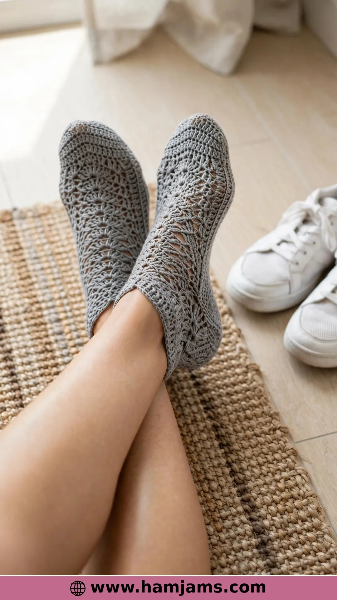 The Fishbone Ankle Socks in Fine Merino