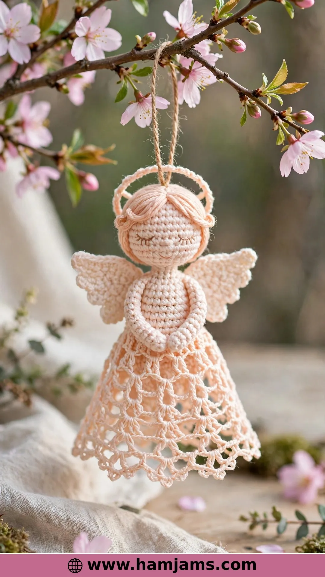 Chain-Loop Lace Over a Sweetheart Bodice