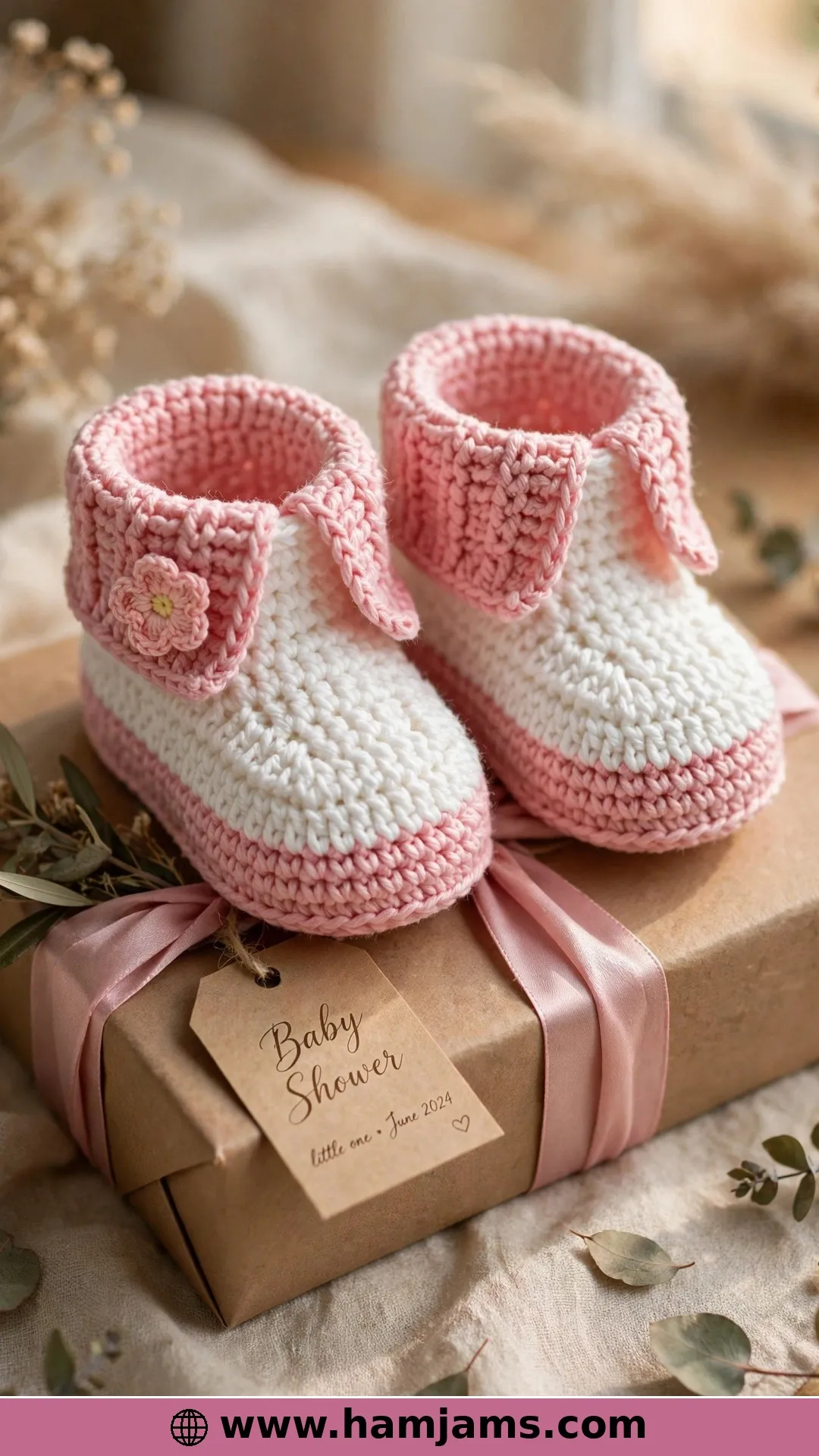 Two-Tone Cuffed Booties With a Tiny Flower