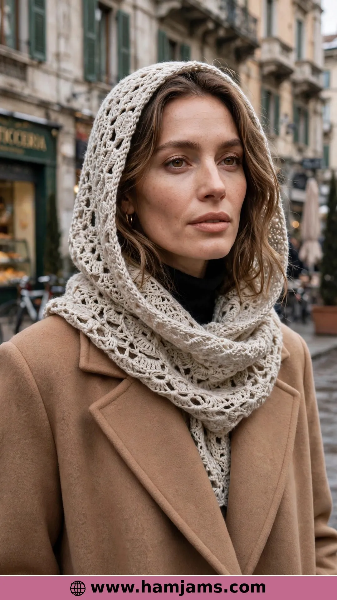 A Hood and Scarf in One, Italian Style (Video Tutorial)