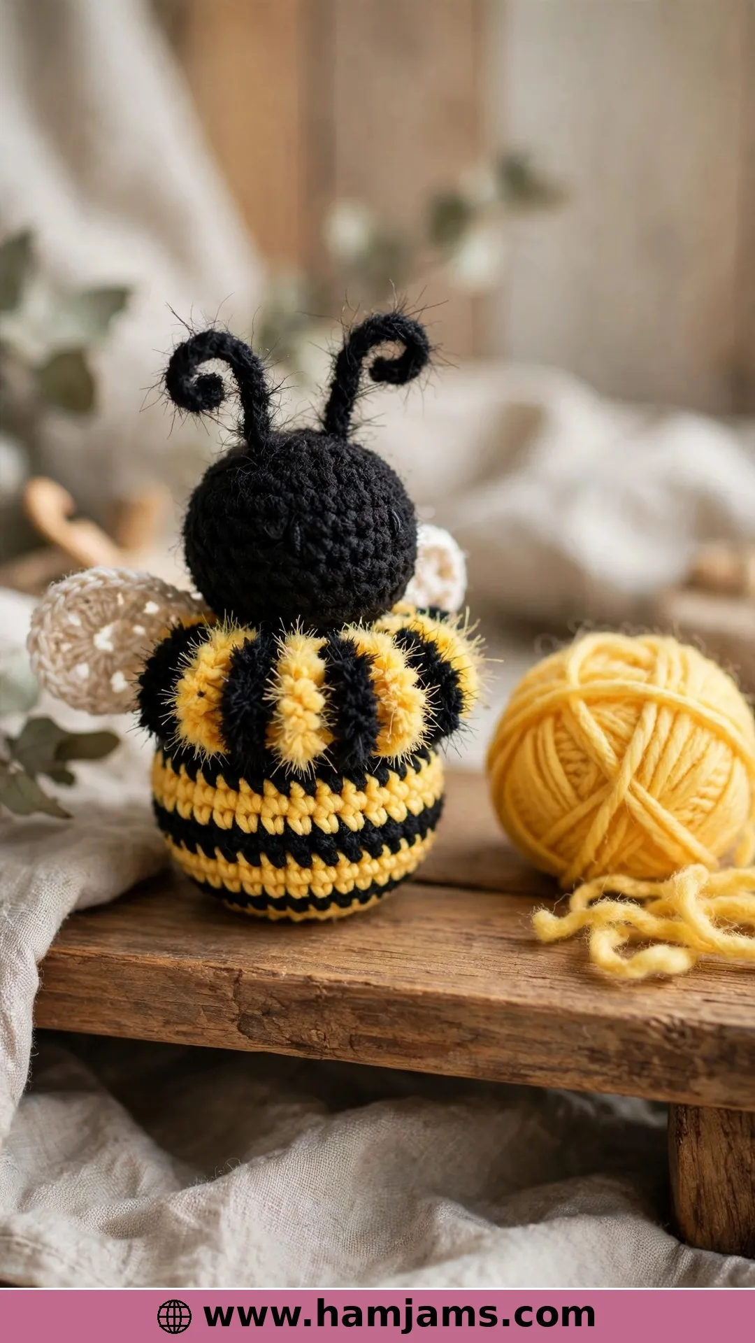 A Loop-Stitch Bumblebee With a Fuzzy Thorax