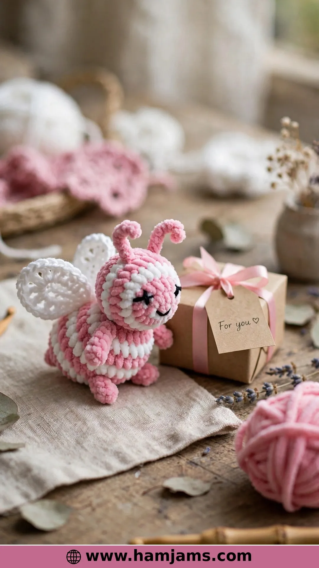 A No-Sew Mini Valentine Bee in Chenille