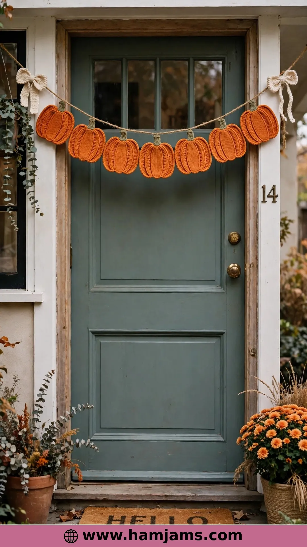 Flat Pumpkins With Bows at Both Ends