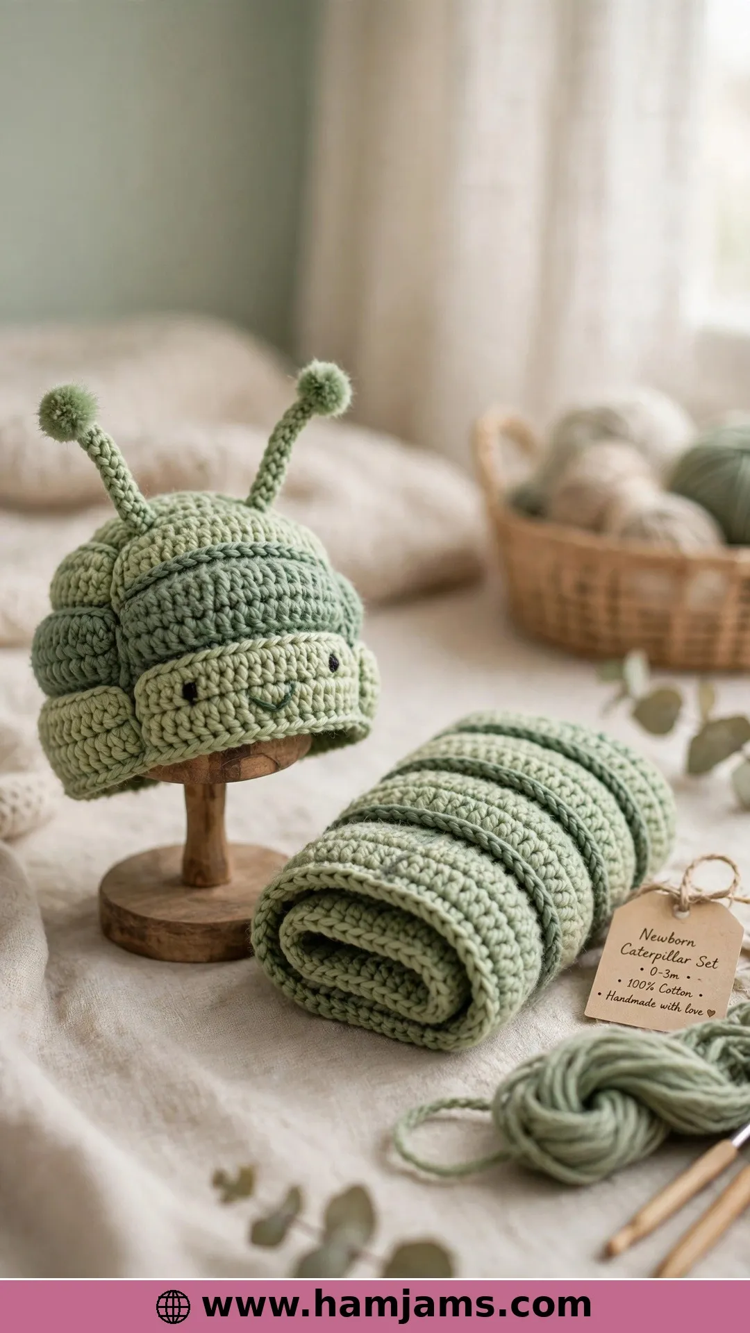 A Newborn Hat and Cocoon Set for Photo Days