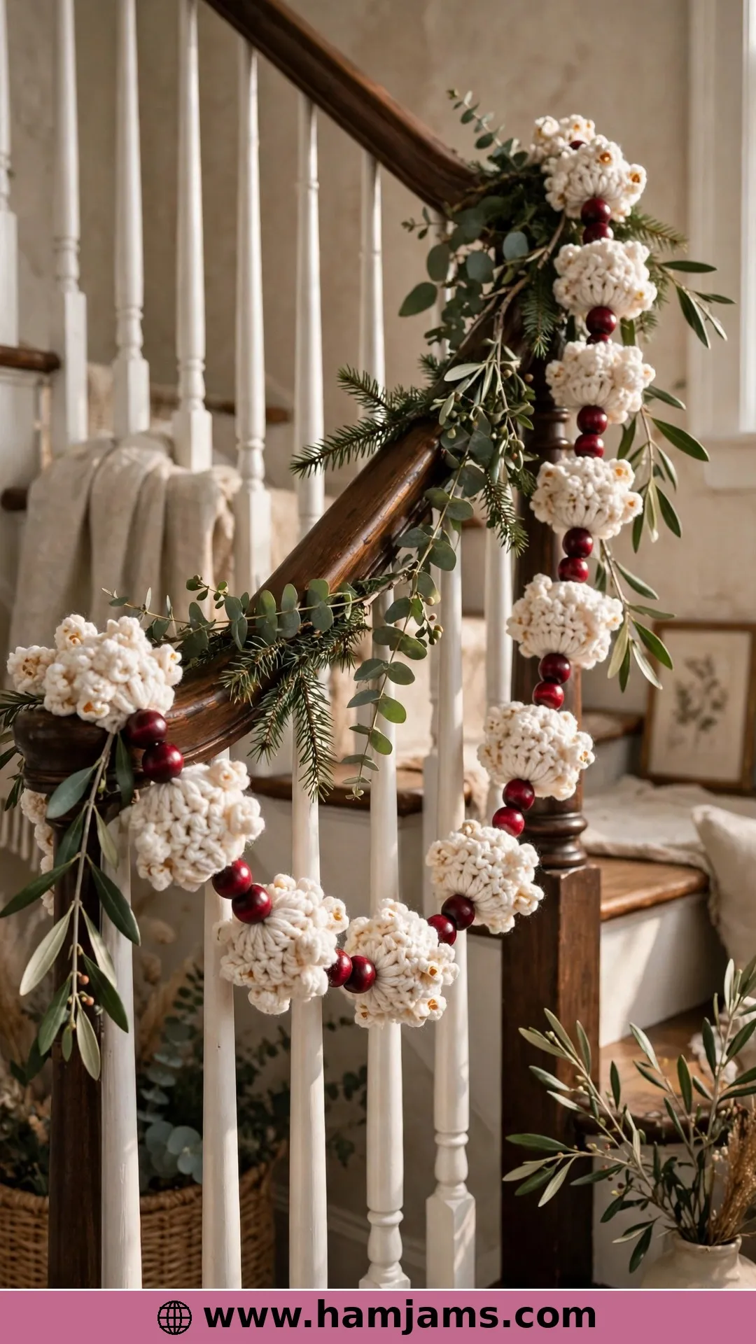 Fluffy Popcorn Kernels With Cranberry Beads