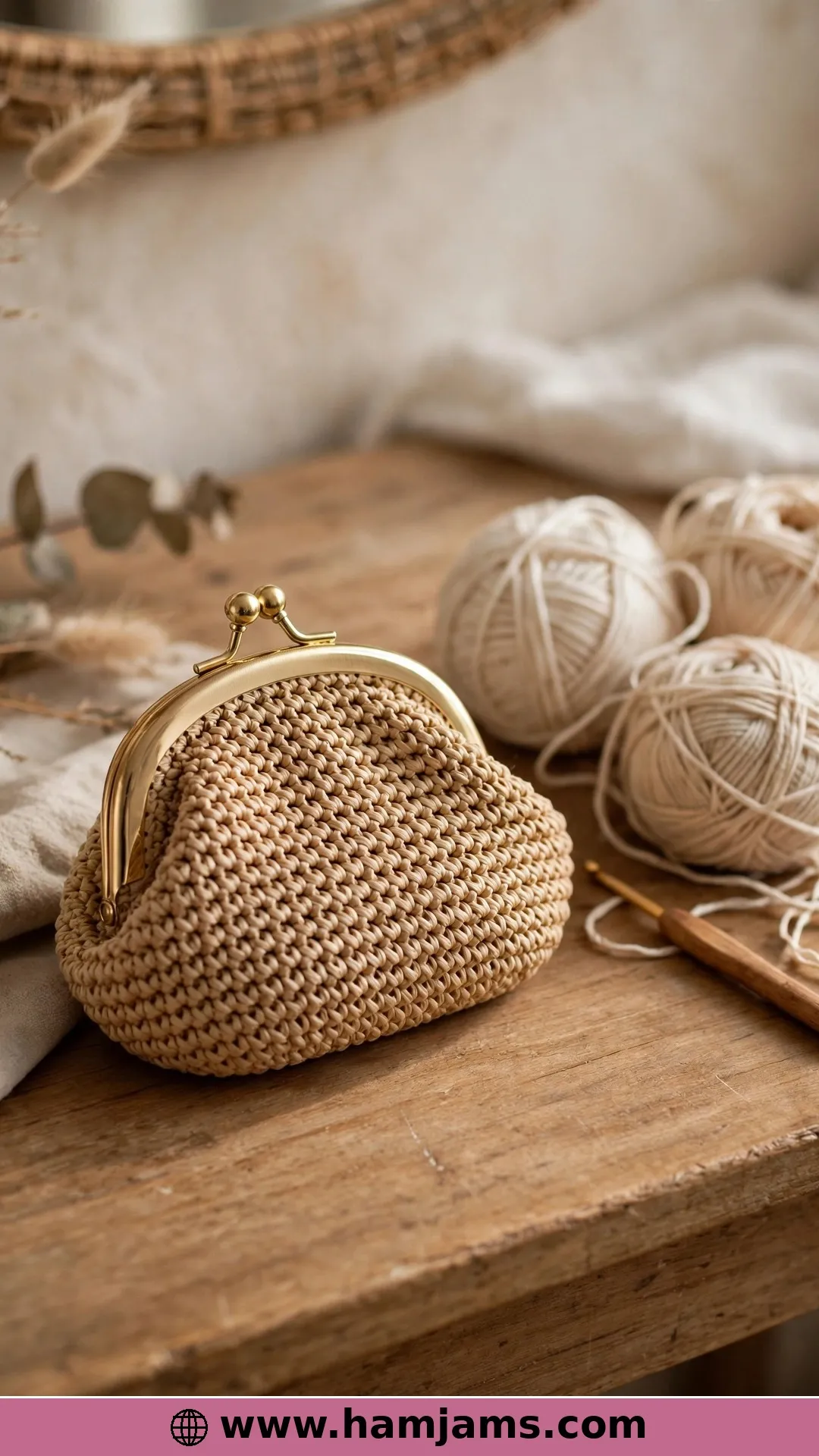 The Raffia Kisslock With the Vintage Soul
