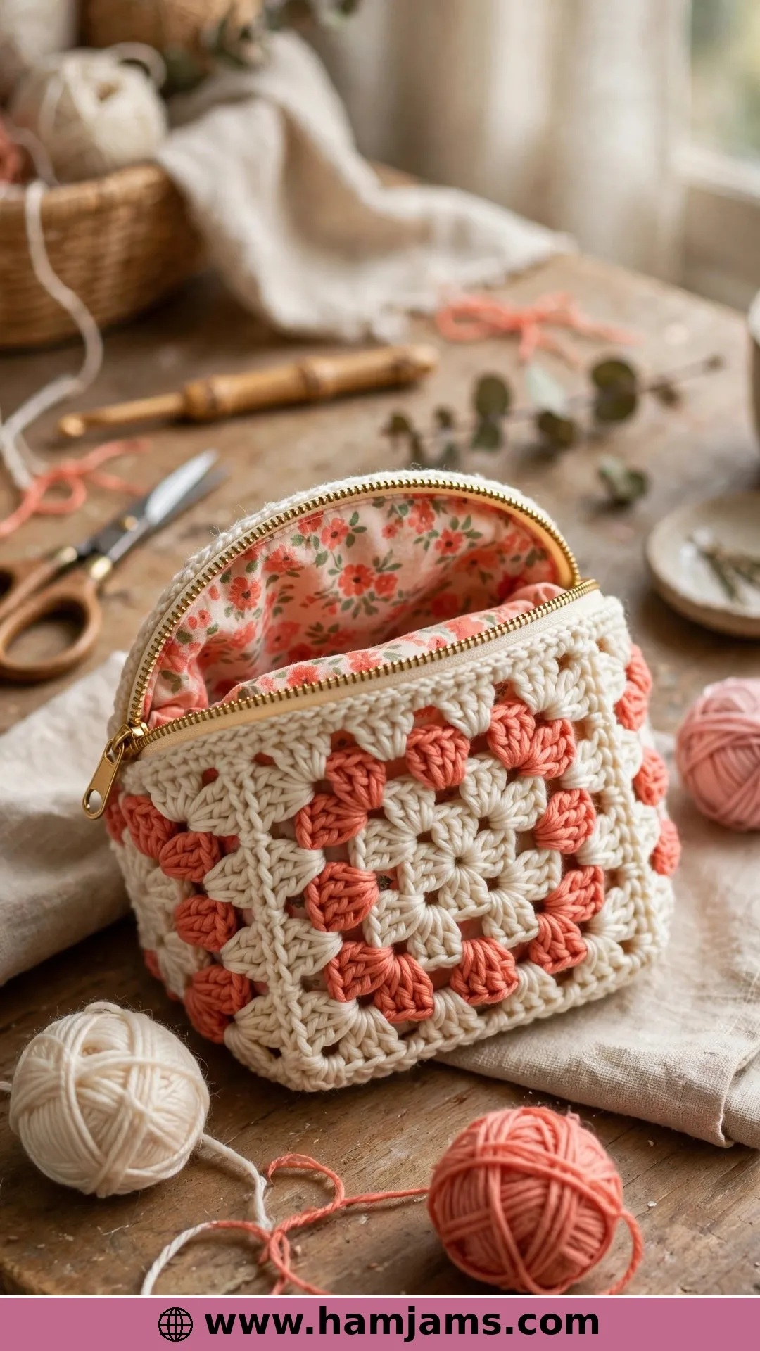 Bobble Granny Squares With a Zippered Top