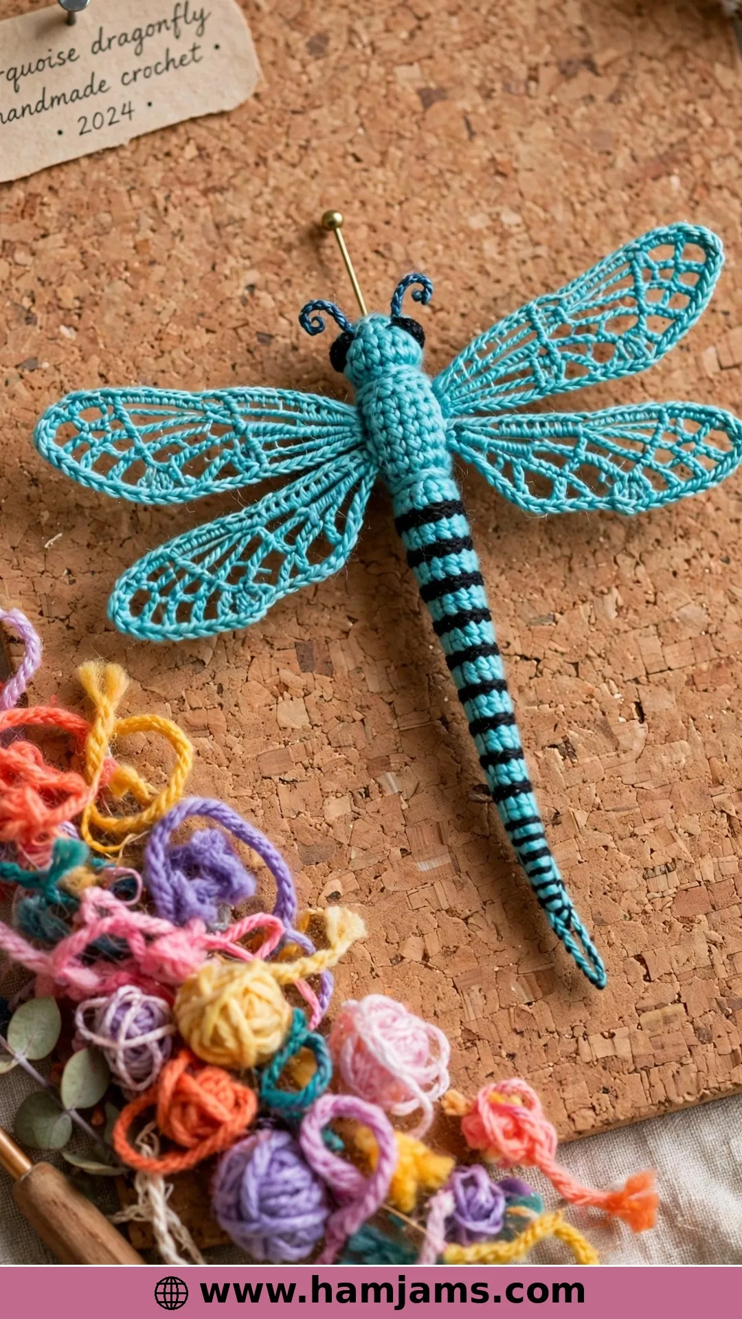 A Tiny Scrap-Yarn Dragonfly
