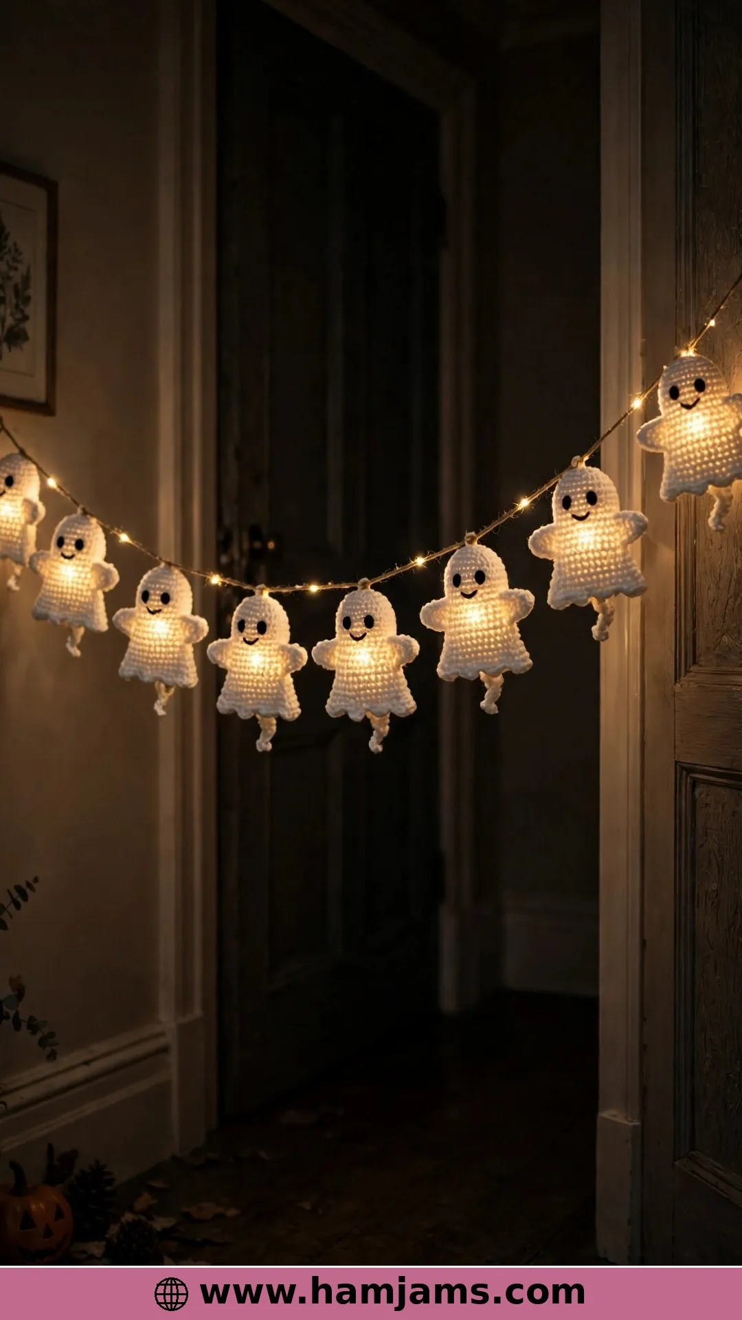 Cute Crochet Ghosts: Flat Motifs That Can Glow in the Dark