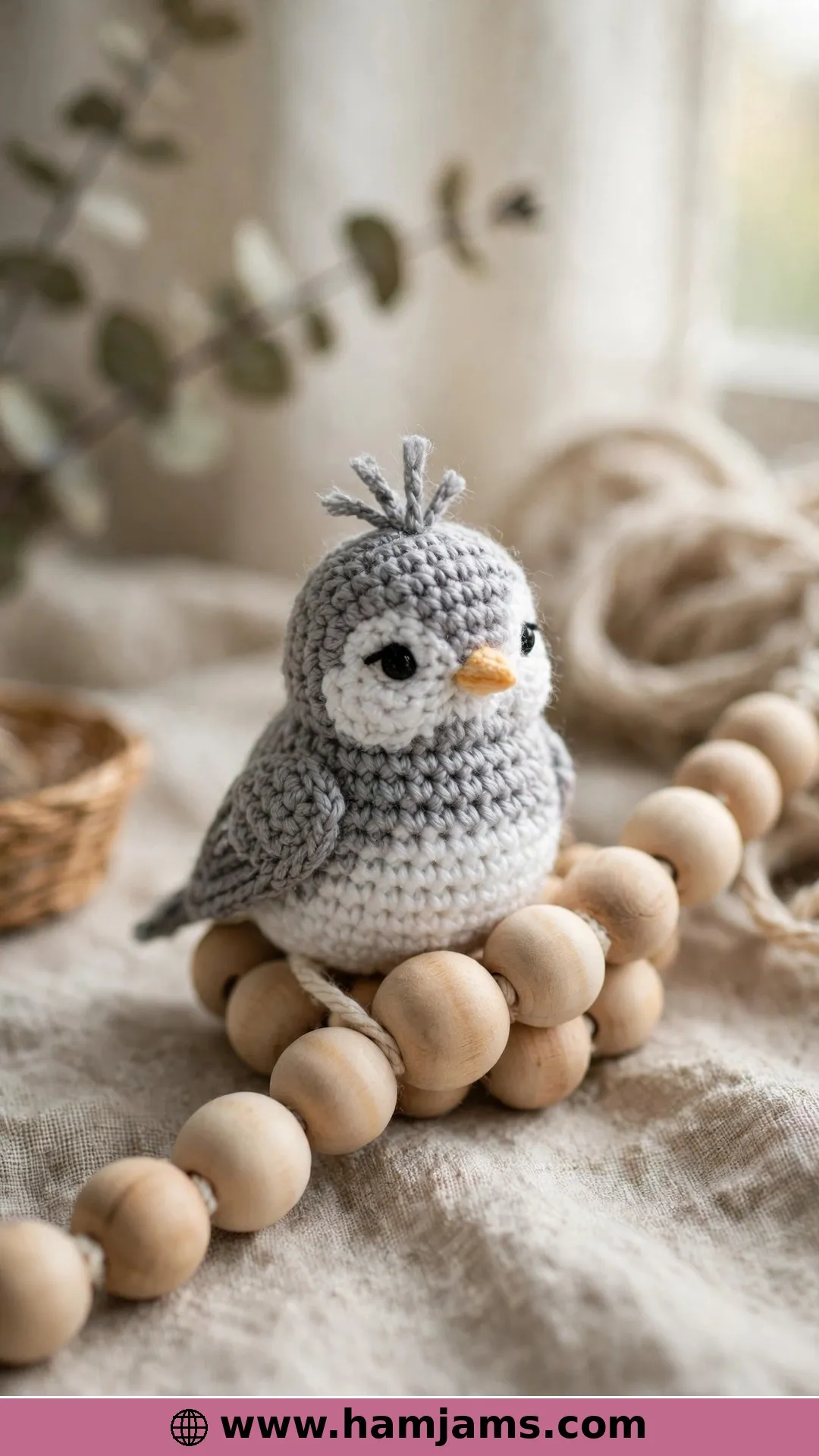 A No-Sew Red Bird With a Tiny Crest