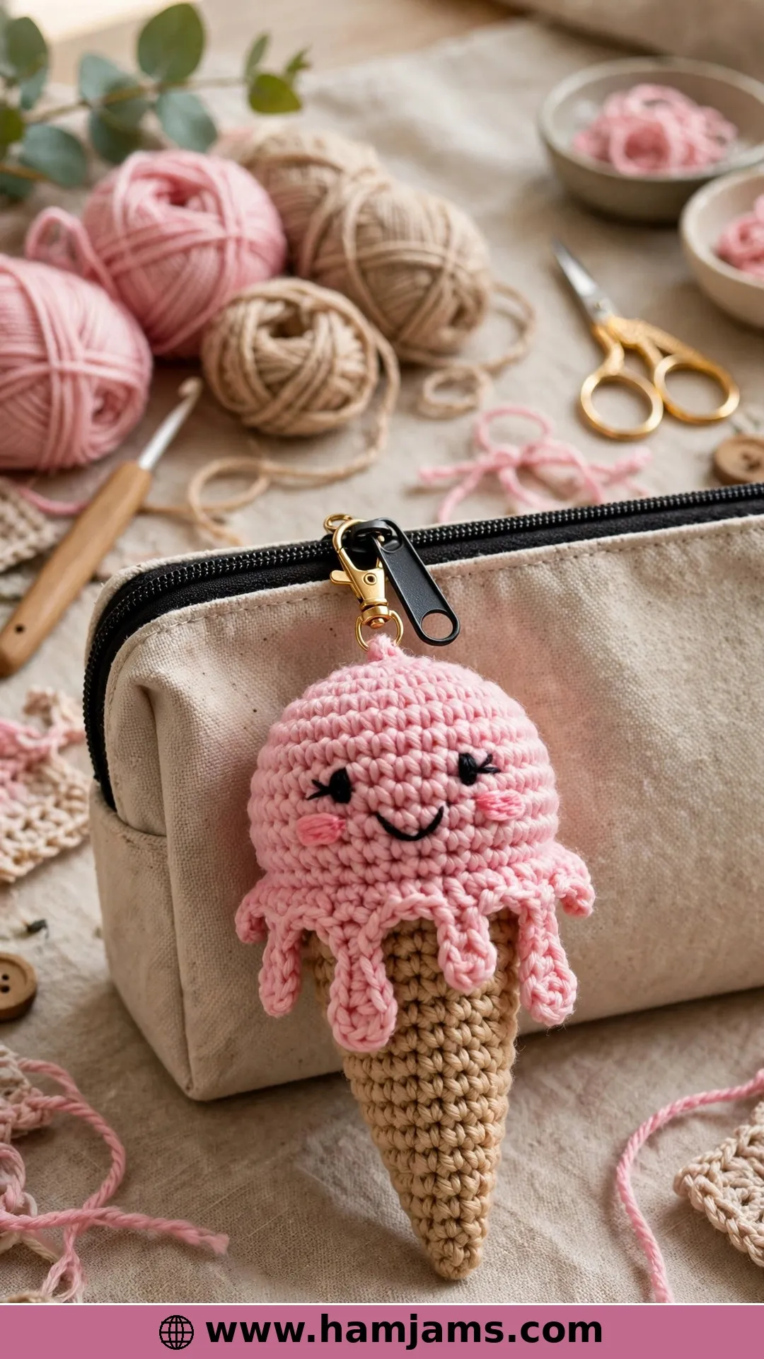 The Little Keychain Scoop With a Face