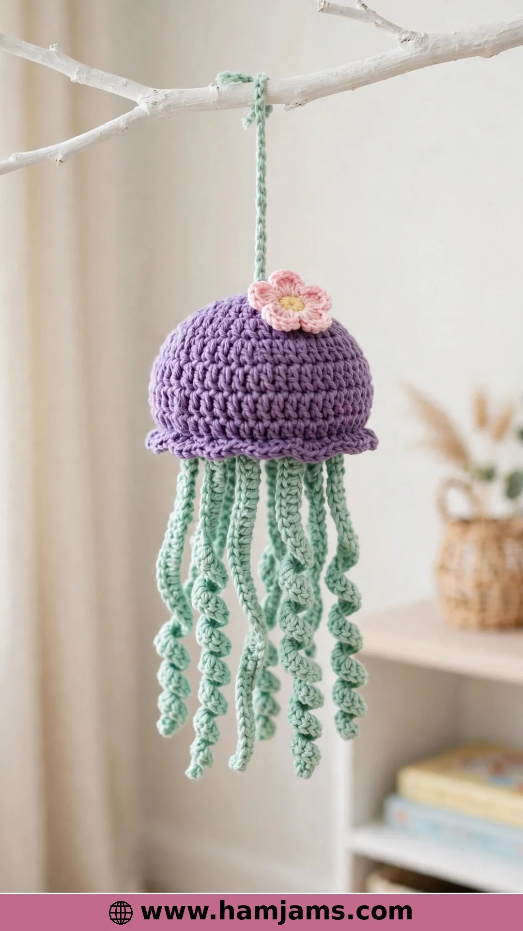 Mochi, the Two-Tone Jellyfish with a Flower