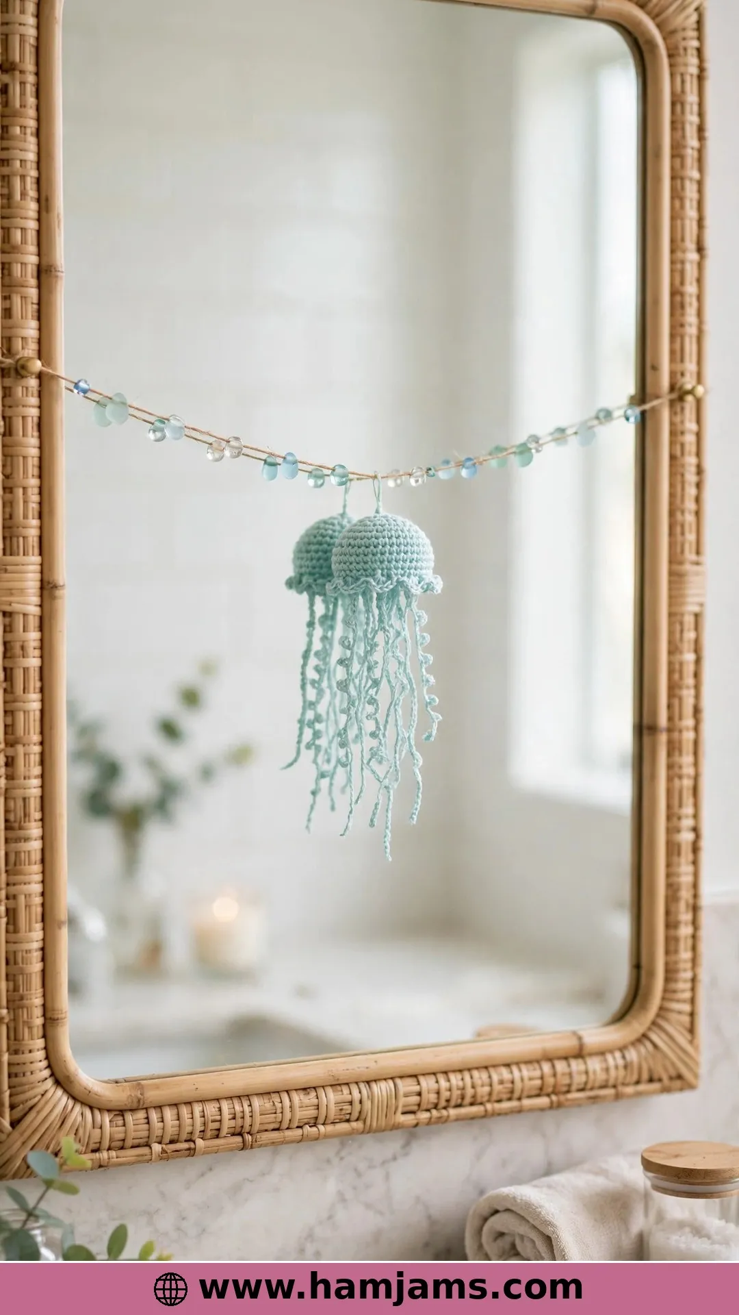 The Delicate Fine-Yarn Mini Jellyfish