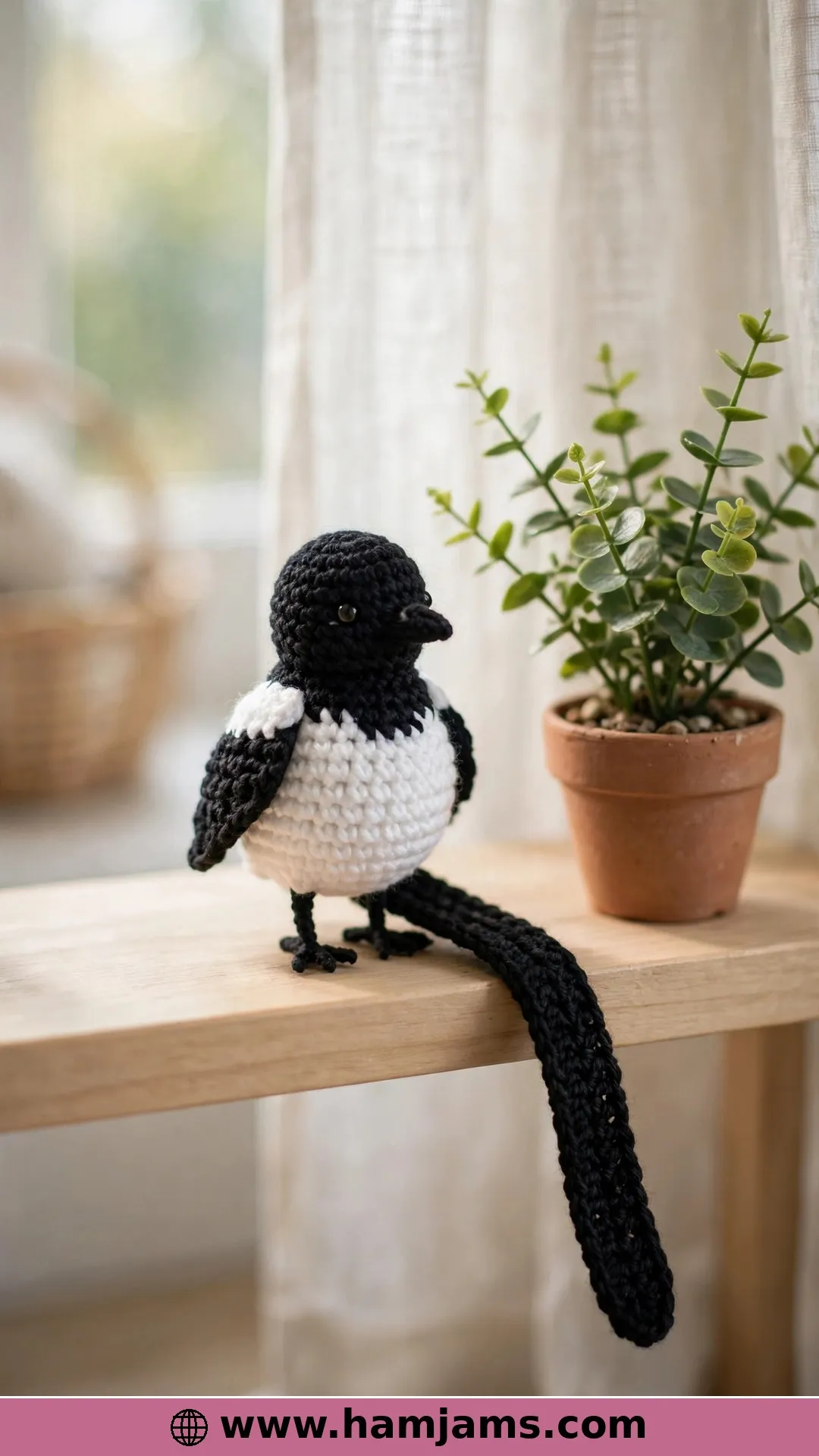 Sussie the Magpie Amigurumi