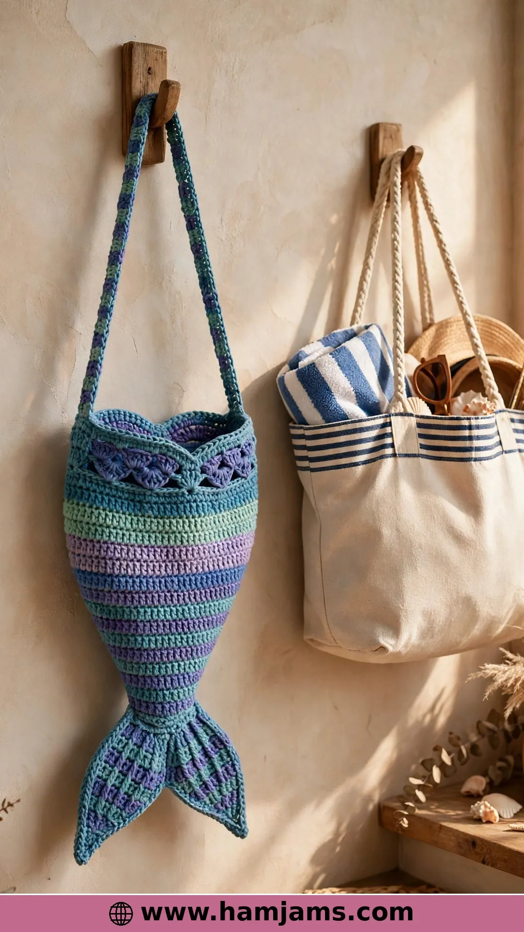 A Shoulder Purse With a Crocodile-Stitch Rim