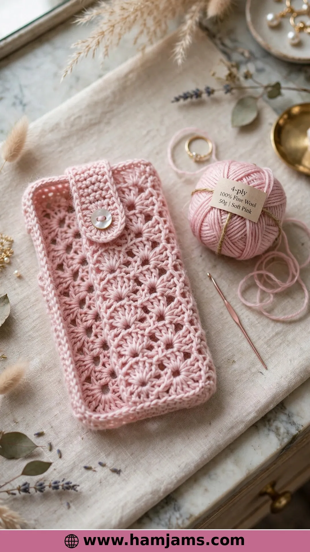 A Tiny-Hook Fine Wool Case, Made to Measure