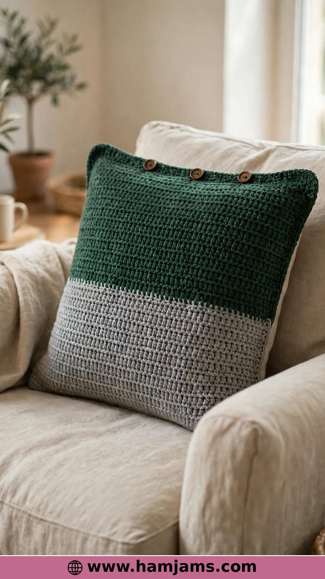 Colour-Blocked Tunisian With a Buttoned Back