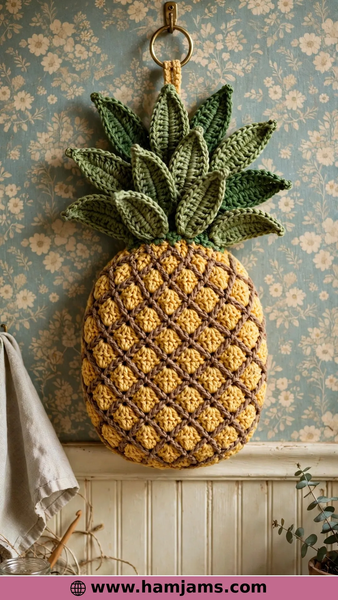 The Vintage 1940s Pineapple Potholder