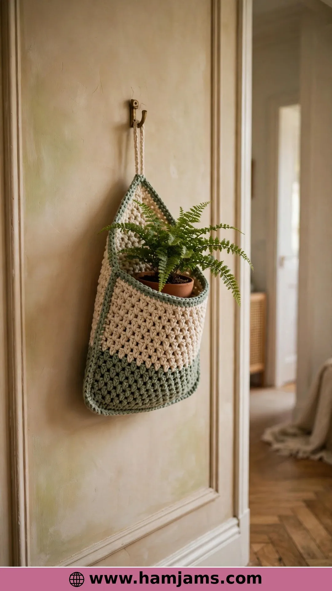 A Suzette-Stitch Pocket From One Simple Square