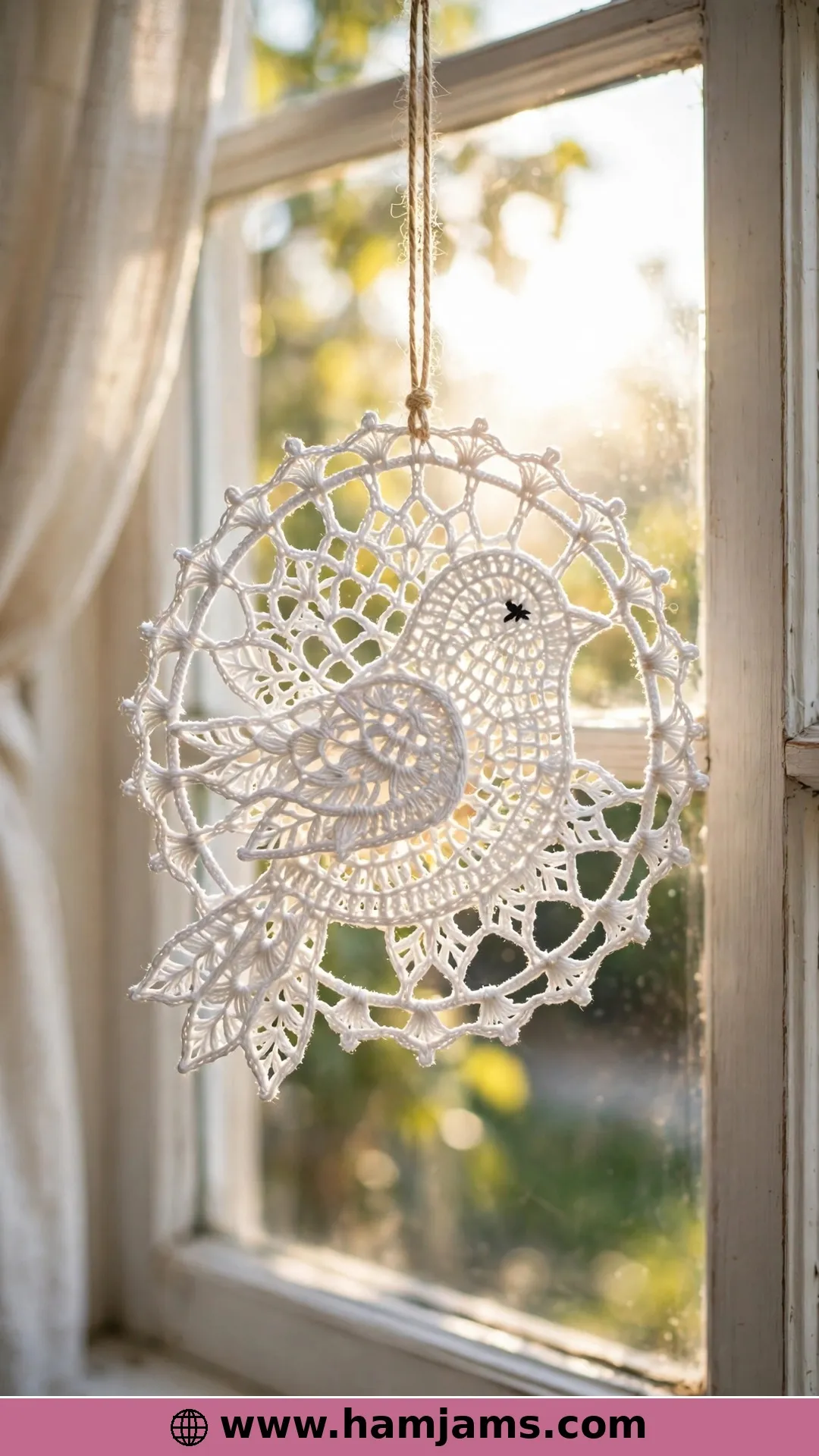 A Lacy Fantail Ornament in Gull Colours