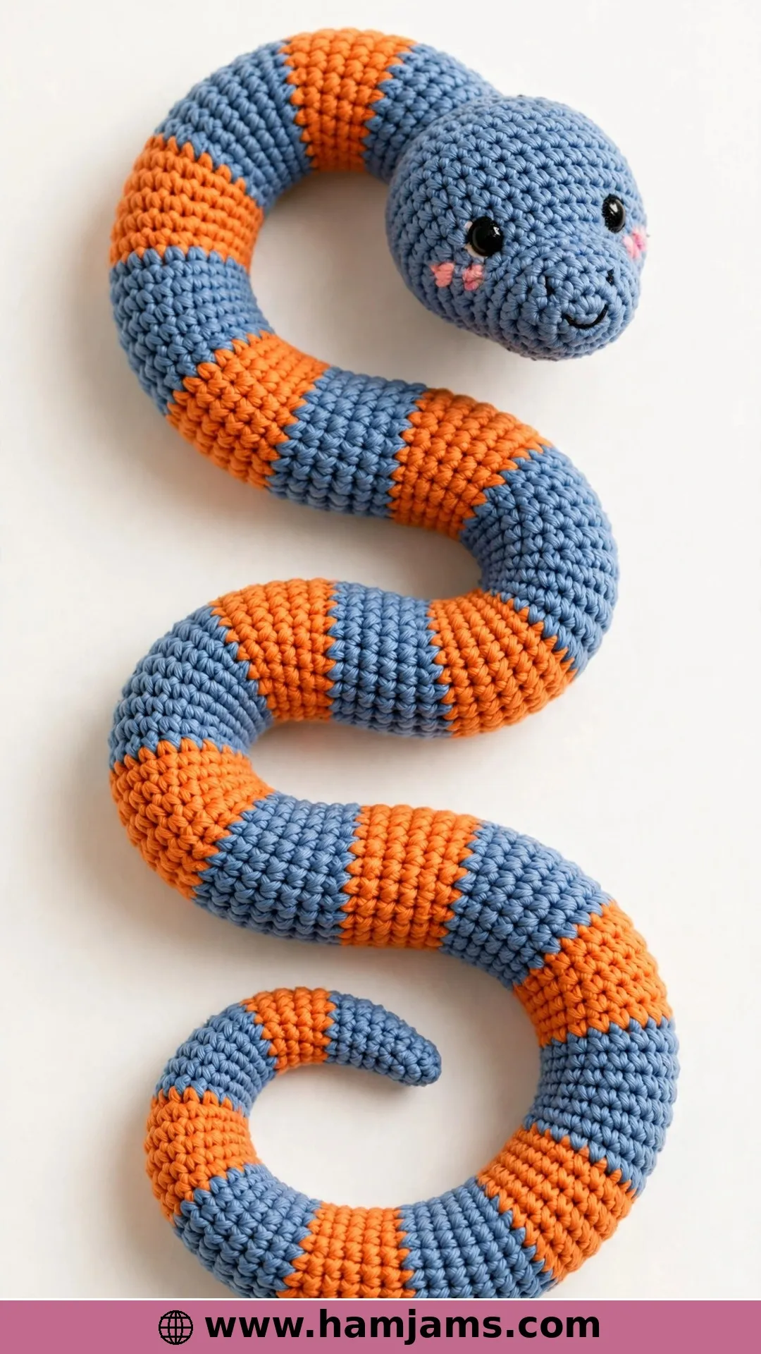 Suki, the Curvy Snake Who Bends Herself