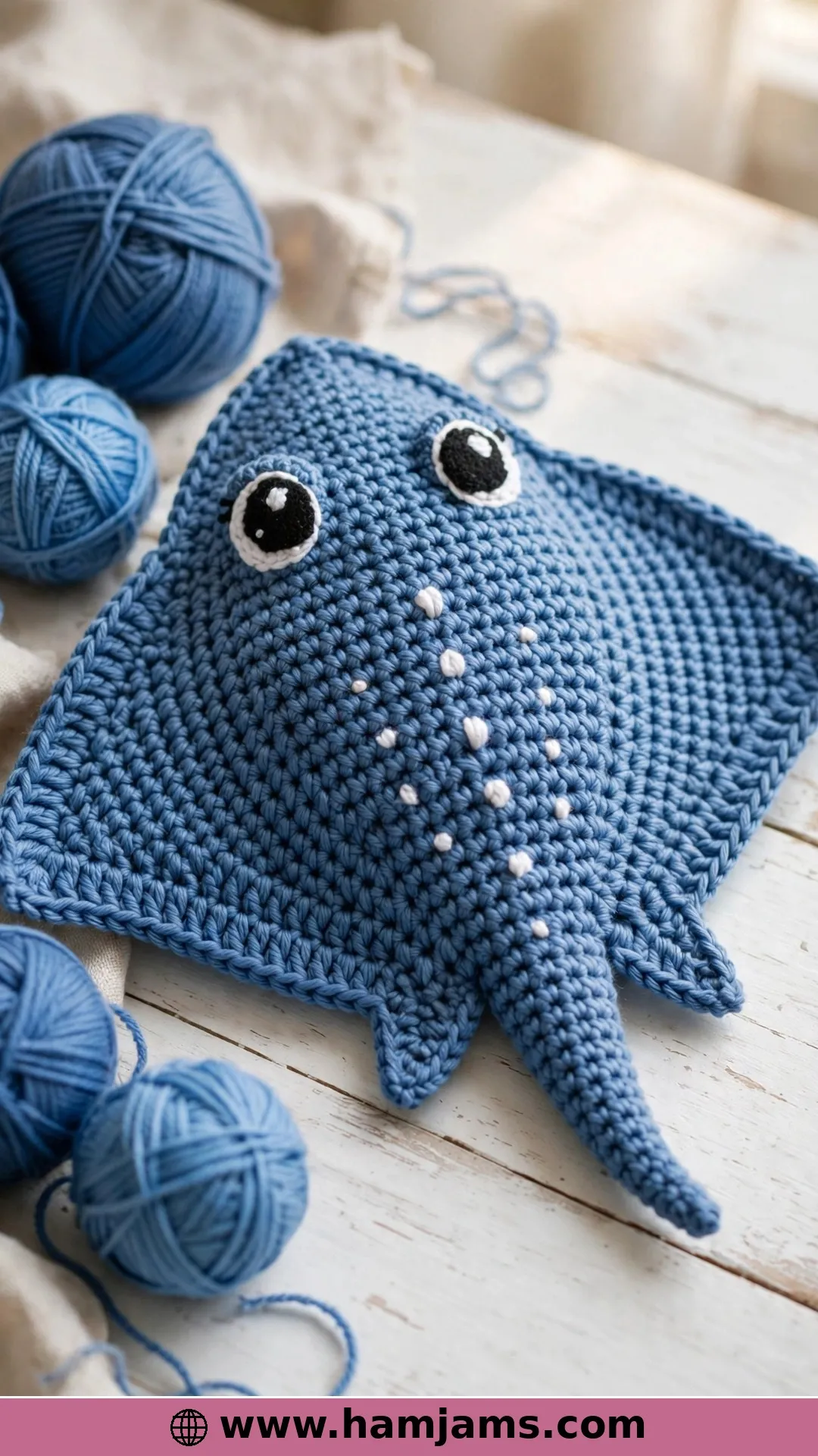 The Panel Ray With the Big Eyes
