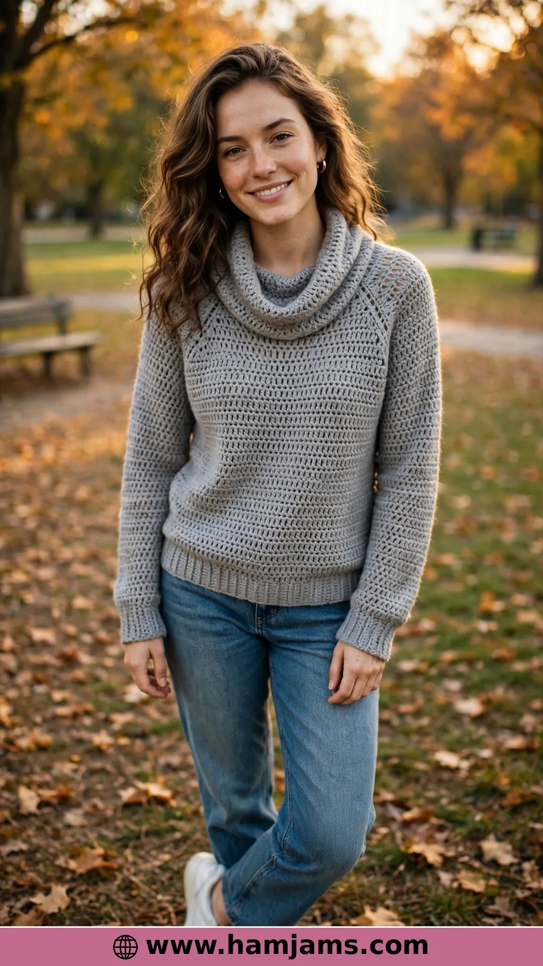 A Seamless Cowl Raglan in Continuous Rounds